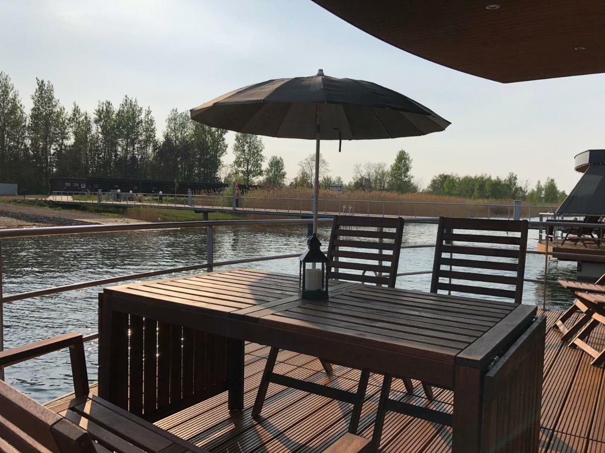 Hausboot Harmonie 호텔 비터펠드 울펜 외부 사진