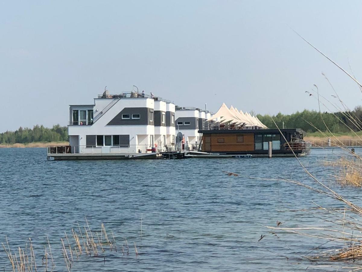 Hausboot Harmonie 호텔 비터펠드 울펜 외부 사진